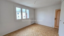 A 2 PAS DU CENTRE VILLE JOLI APPARTEMENT TRAVERSANT DE TYPE 4 LUMINEUX ET AVEC BEAU POTENTIEL 