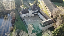 AUX PORTES DE LIMOGES - SUPERBE PROPRIETE DE 11.5HA AVEC SON CHÂTEAU DE STYLE RENAISSANCE - BEAU POTENTIEL 