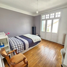 QUARTIER OUEST BELLE MAISON DE CARACTERE ANNEE 30 SUR 1534 M² DE TERRAIN ARBORE 