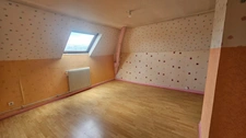 Immeuble à découper en 3 lots ou 5   - RDC : local bureaux loué - 1er : un T3 ou 2 T2 - 2ème : un T3 ou 2 T1 