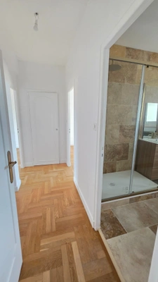 APPARTEMENT DE TYPE 3 DE 79 M² RENOVE AVEC GOUT AU 6 EME ETAGE ET AVEC ASCENSEUR - 