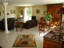 A 8 MN DE LIMOGES EN DIRECTION D 'AIX/VIENNE JOLIE MAISON BOURGEOISE AVEC PISCINE 
