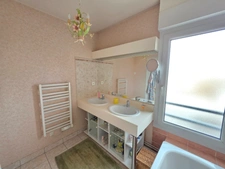 VUE IMPRENABLE POUR CET APPARTEMENT DE TYPE 6 AU DERNIER ETAGE AVEC ASCENSEUR - BALCON - 2 GGES ET CAVE