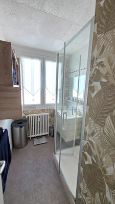PROCHE CARMES BEL APPARTEMENT RENOVE AU 4 EME ETAGE SANS ASCENSEUR AVEC GARAGE ET CAVE 
