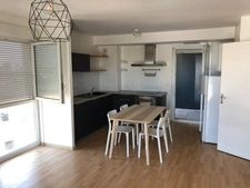 NANTES à l’extrême EST de l’île BEAULIEU et à proximité du PARC NATUREL, dans immeuble avec ASCENCEUR, Appartement T3 entièrement MEUBLE de 65.30m² avec LOGGIA, CAVE et BOX sécurisé pour un véhicule