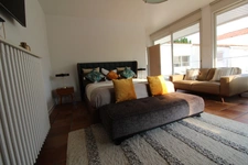 LA ROCHE SUR YON  centre ville, Maison de 261m² en COLOCATION pour 6 personnes avec des Baux individuels de 10 mois renouvelables (du 01/09 au 30/06)