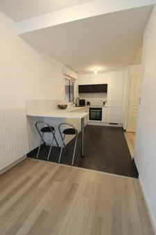 85000 -La ROCHE sur YON plein centre ville, dans résidence avec ASCENCEUR, Appartement T2 avec TERRASSE, PARKING et CAVE sécurisés