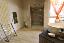 Aux PORTES de LA ROCHE su YON côté NORD, Maison de 238 m² avec 6 chambres, Bureau double, SDB, SDE, 3 WC et PISCINE, GARAGE et PARKING intérieur avec CARPORT 2 véhicules