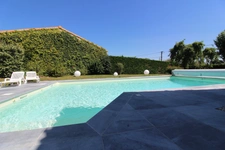 Aux PORTES de LA ROCHE su YON côté NORD, Maison de 238 m² avec 6 chambres, Bureau double, SDB, SDE, 3 WC et PISCINE, GARAGE et PARKING intérieur avec CARPORT 2 véhicules