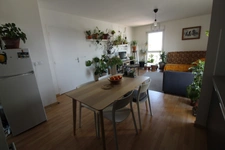 NANTES à l’extrême EST de l’île BEAULIEU et à proximité du PARC NATUREL, dans immeuble avec ASCENCEUR, Appartement T3 entièrement MEUBLE de 65.30m² avec LOGGIA, CAVE et BOX sécurisé pour un véhicule