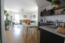 NANTES à l’extrême EST de l’île BEAULIEU et à proximité du PARC NATUREL, dans immeuble avec ASCENCEUR, Appartement T3 entièrement MEUBLE de 65.30m² avec LOGGIA, CAVE et BOX sécurisé pour un véhicule