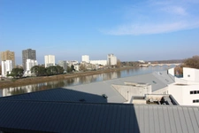 NANTES à l’extrême EST de l’île BEAULIEU et à proximité du PARC NATUREL, dans immeuble avec ASCENCEUR, Appartement T3 entièrement MEUBLE de 65.30m² avec LOGGIA, CAVE et BOX sécurisé pour un véhicule