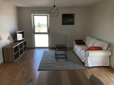 NANTES à l’extrême EST de l’île BEAULIEU et à proximité du PARC NATUREL, dans immeuble avec ASCENCEUR, Appartement T3 entièrement MEUBLE de 65.30m² avec LOGGIA, CAVE et BOX sécurisé pour un véhicule