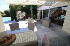 Aux PORTES de LA ROCHE su YON côté NORD, Maison de 238 m² avec 6 chambres, Bureau double, SDB, SDE, 3 WC et PISCINE, GARAGE et PARKING intérieur avec CARPORT 2 véhicules