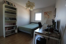 NANTES à l’extrême EST de l’île BEAULIEU et à proximité du PARC NATUREL, dans immeuble avec ASCENCEUR, Appartement T3 entièrement MEUBLE de 65.30m² avec LOGGIA, CAVE et BOX sécurisé pour un véhicule