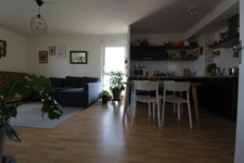 NANTES à l’extrême EST de l’île BEAULIEU et à proximité du PARC NATUREL, dans immeuble avec ASCENCEUR, Appartement T3 entièrement MEUBLE de 65.30m² avec LOGGIA, CAVE et BOX sécurisé pour un véhicule