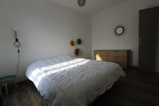 Au NORD de La ROCHE sur YON dans la commune de BELLEVILLE/VIE superbe Appartement T2 Meublé avec 1 très grande CHAMBRE