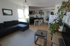NANTES à l’extrême EST de l’île BEAULIEU et à proximité du PARC NATUREL, dans immeuble avec ASCENCEUR, Appartement T3 entièrement MEUBLE de 65.30m² avec LOGGIA, CAVE et BOX sécurisé pour un véhicule
