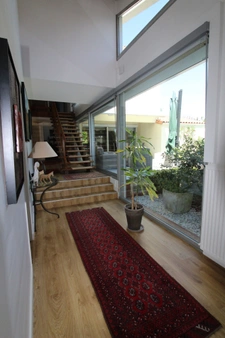 Aux PORTES de LA ROCHE su YON côté NORD, Maison de 238 m² avec 6 chambres, Bureau double, SDB, SDE, 3 WC et PISCINE, GARAGE et PARKING intérieur avec CARPORT 2 véhicules