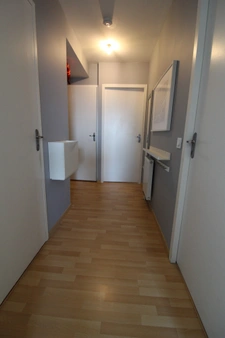 NANTES à l’extrême EST de l’île BEAULIEU et à proximité du PARC NATUREL, dans immeuble avec ASCENCEUR, Appartement T3 entièrement MEUBLE de 65.30m² avec LOGGIA, CAVE et BOX sécurisé pour un véhicule