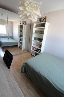 NANTES à l’extrême EST de l’île BEAULIEU et à proximité du PARC NATUREL, dans immeuble avec ASCENCEUR, Appartement T3 entièrement MEUBLE de 65.30m² avec LOGGIA, CAVE et BOX sécurisé pour un véhicule