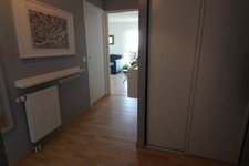 NANTES à l’extrême EST de l’île BEAULIEU et à proximité du PARC NATUREL, dans immeuble avec ASCENCEUR, Appartement T3 entièrement MEUBLE de 65.30m² avec LOGGIA, CAVE et BOX sécurisé pour un véhicule
