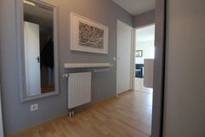 NANTES à l’extrême EST de l’île BEAULIEU et à proximité du PARC NATUREL, dans immeuble avec ASCENCEUR, Appartement T3 entièrement MEUBLE de 65.30m² avec LOGGIA, CAVE et BOX sécurisé pour un véhicule