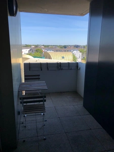 NANTES à l’extrême EST de l’île BEAULIEU et à proximité du PARC NATUREL, dans immeuble avec ASCENCEUR, Appartement T3 entièrement MEUBLE de 65.30m² avec LOGGIA, CAVE et BOX sécurisé pour un véhicule