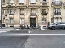 Rue Philibert Delorme - T3 de 68 m² au RDC - Professions libérales autorisées