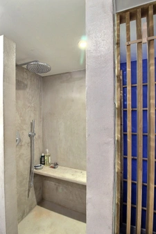 Rue des Haies - TRIPLEX de 3 pièces (1 chambre) de 60 m² dans passage privé