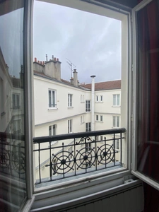STUDIO 27 M² - 6ème et dernier étage SANS ascenseur -