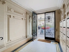 Rue Philibert Delorme - T3 de 68 m² au RDC - Professions libérales autorisées