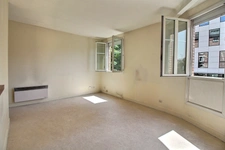 STUDIO 22 m² - 5 mn à pieds METRO LIGNE 14 SAINT OUEN - 2ème étage avec asc.