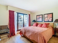 6ème et dernier étage - Appartement T5 + 2 terrasses de 18 m² chacune + 1 cave + 2 parkings boxés côte à côte 