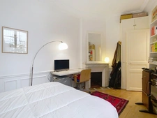 Rue Philibert Delorme - T3 de 68 m² au RDC - Professions libérales autorisées