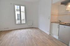 STUDIO 21 M² - RUE COYSEVOX