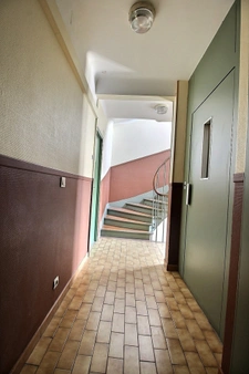 STUDIO 22 m² - 5 mn à pieds METRO LIGNE 14 SAINT OUEN - 2ème étage avec asc.
