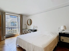 Quartier GAILLON - Rue de La Michodière - T2 de 50 M² - 5ème étage avec ascenseur + Débarras sur palier + cave