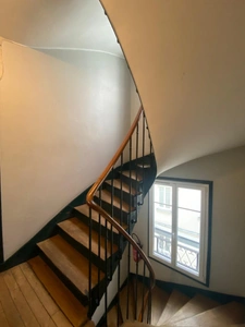 STUDIO 27 M² - 6ème et dernier étage SANS ascenseur -