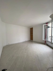 STUDIO 27 M² - 6ème et dernier étage SANS ascenseur -