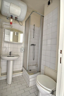 STUDIO 22 m² - 5 mn à pieds METRO LIGNE 14 SAINT OUEN - 2ème étage avec asc.