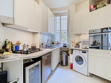 Rue Philibert Delorme - T3 de 68 m² au RDC - Professions libérales autorisées