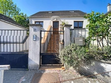 2 maisons sur terrain de 850 m² à 20 MN à pieds RER D "FOSSES - SURVILLIERS" 