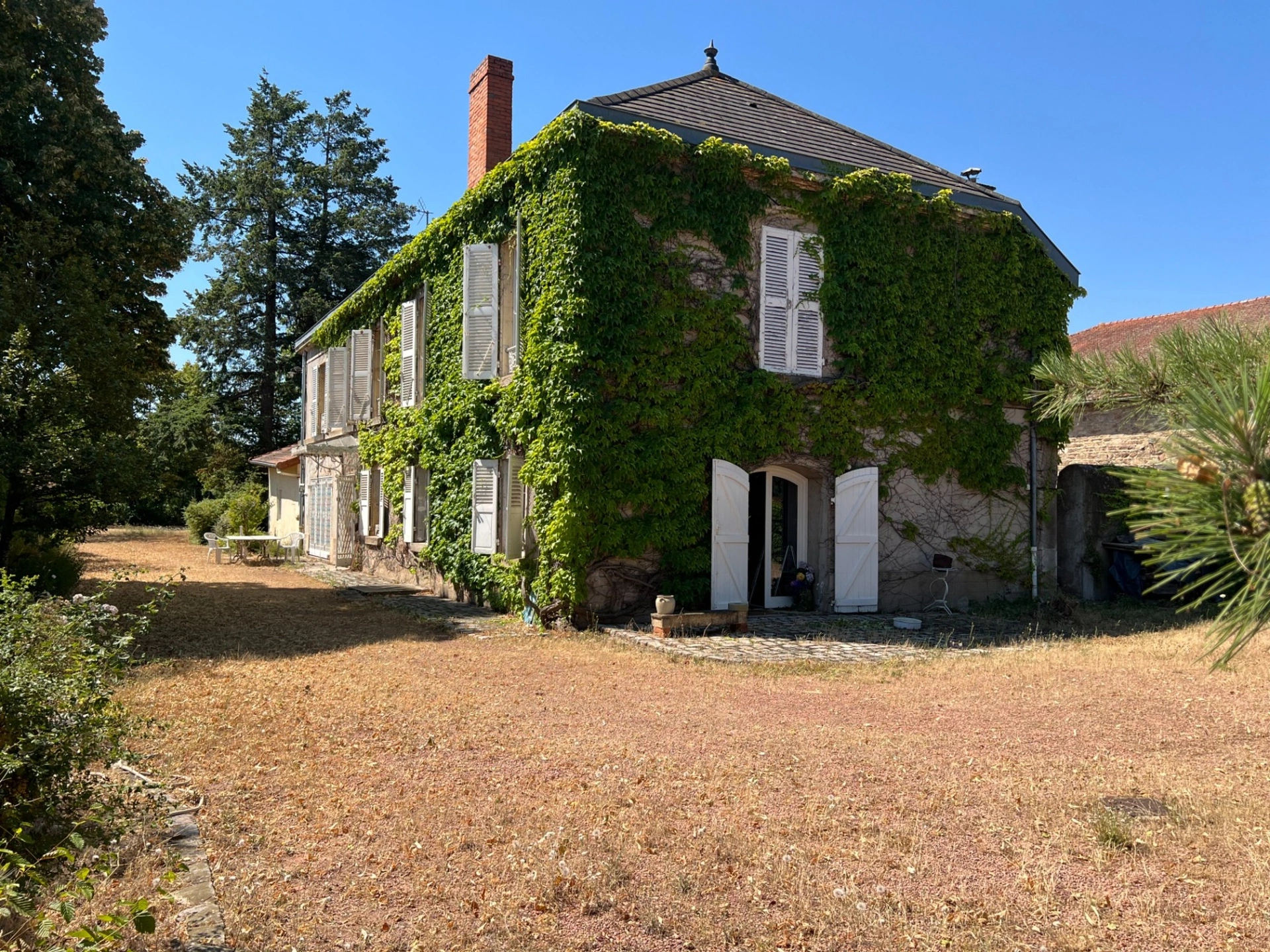 Maison 8 pièces 225 m² · à Villerest · 225 m² · 275 000 €
