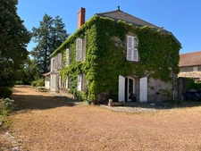 Propriete à vendre 8 pièces Proche de ROANNE (42)