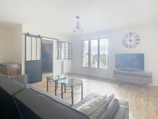 Indre et Loire, Cœur de Saint-Cyr-sur-Loire Appartement T3 lumineux avec balcon, cave et garage 
