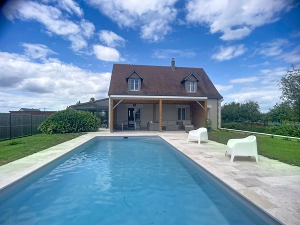 Indre et Loire, 20 mn Sainte Maure de Touraine, Maison type 7, 4 chambres,  avec piscine 