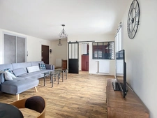 Indre et Loire, Cœur de Saint-Cyr-sur-Loire Appartement T3 lumineux avec balcon, cave et garage 