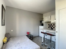 Dpt Indre et Loire (37), à vendre TOURS immeuble quartier Giraudeau Rabelais