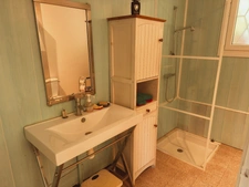 Maison à vendre 3 pièces, jardin avec puits de 690 M2, ateliers, garages.
